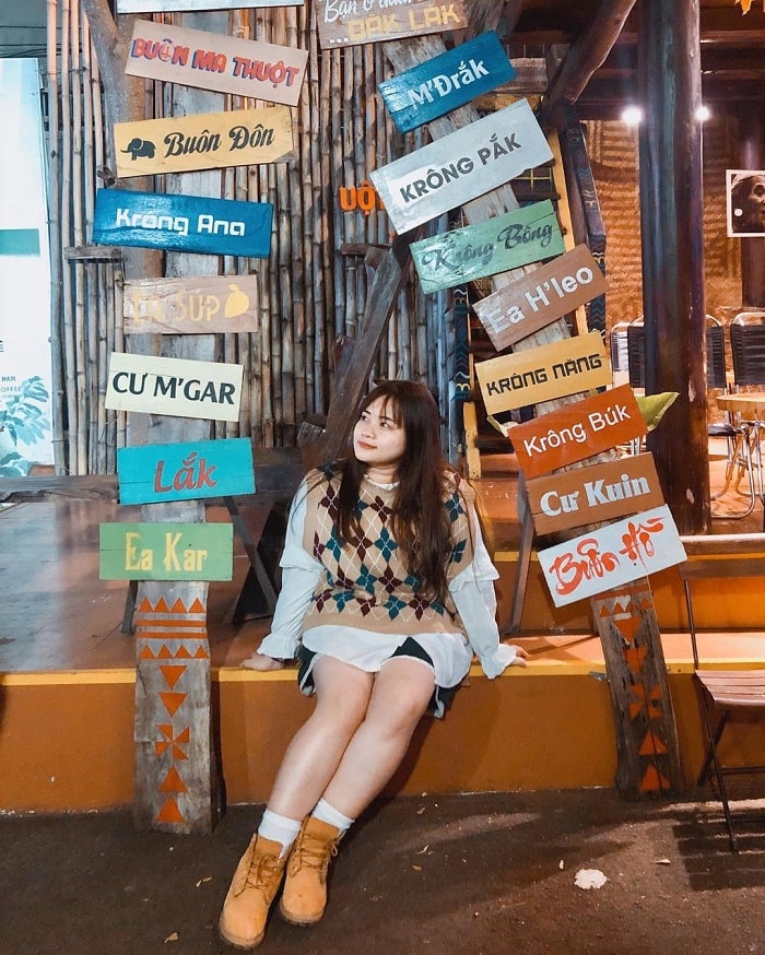 đường sách cà phê buôn ma thuột