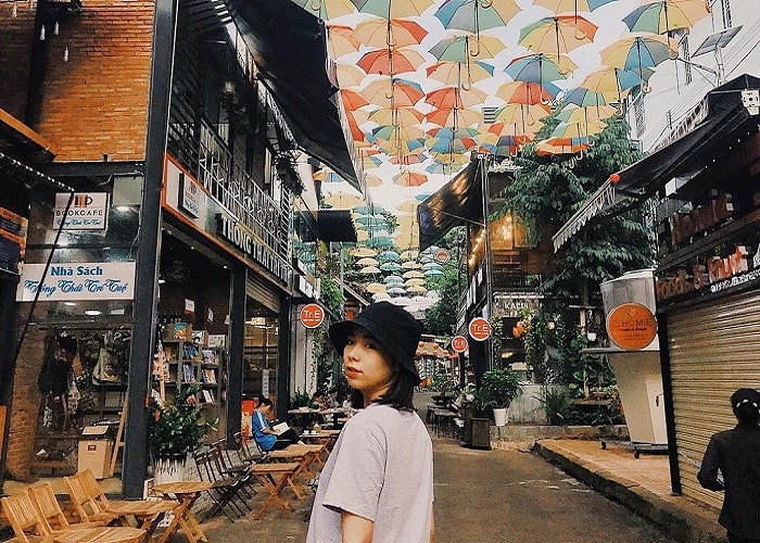 đường sách cà phê buôn ma thuột